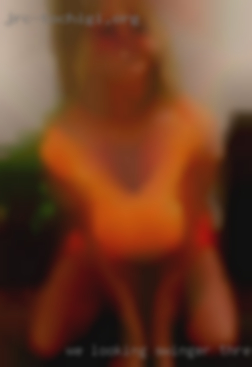 We looking for a male swinger threesome for a threesome !